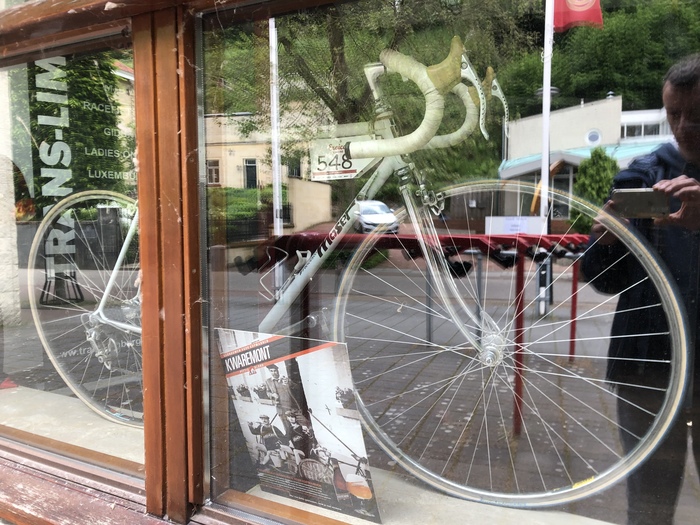 Vintage bike in the window in Amstel Gold Race location